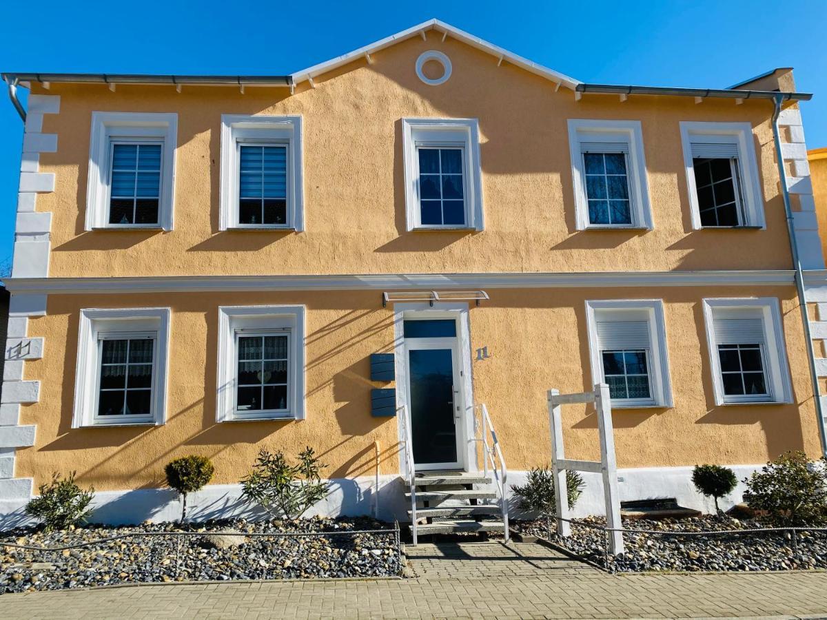 Pension & Ferienwohnungen Schneidereit Sassnitz Exterior photo